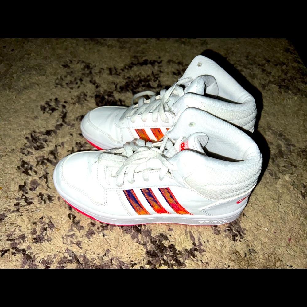 Girls size 5 adidas high tops, EUC